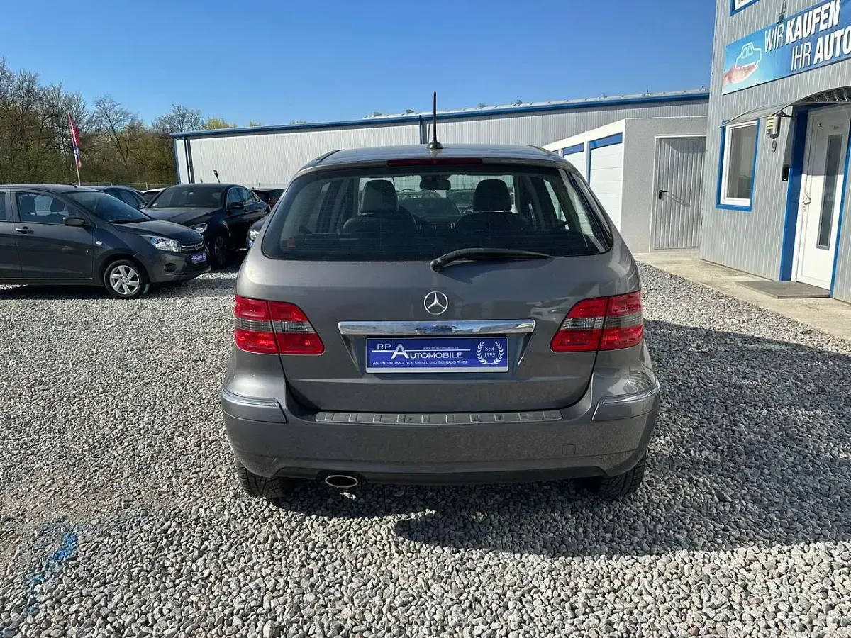 Gebraucht Mercedes B180 116 PS (85 kW) 2010 Grau Van / Kleinbus