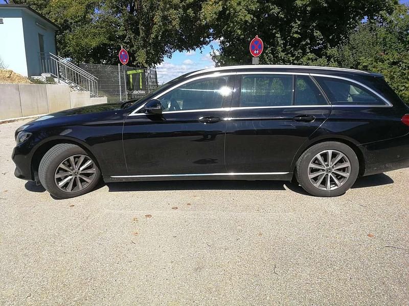 Gebraucht 2018 Mercedes E200 Avantgarde Kombi | 23.500 € (Etwas zu teuer) - Bild 1/4