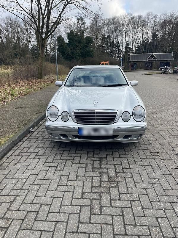 Gebraucht Mercedes E200 Elegance 163 PS (119 kW) 2001 Silber Limousine