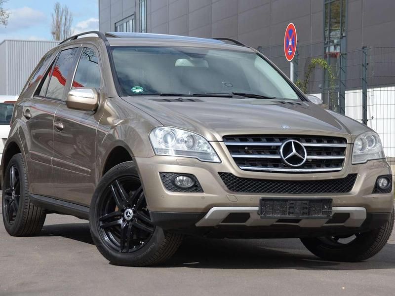 Gebraucht Mercedes ML320 224 PS (164 kW) 2009 Sanidinbeige  metalliclack SUV