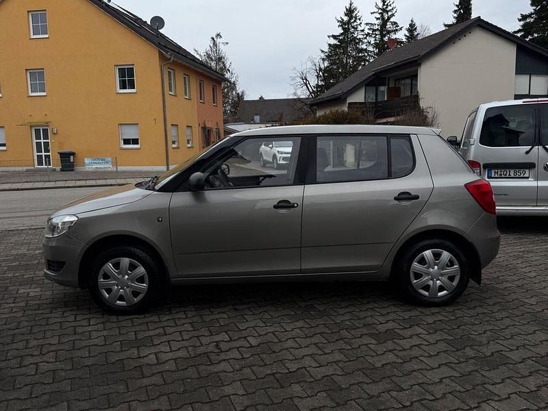 Gebraucht Skoda Fabia 69 PS (50 kW) 2012 Beige Limousine