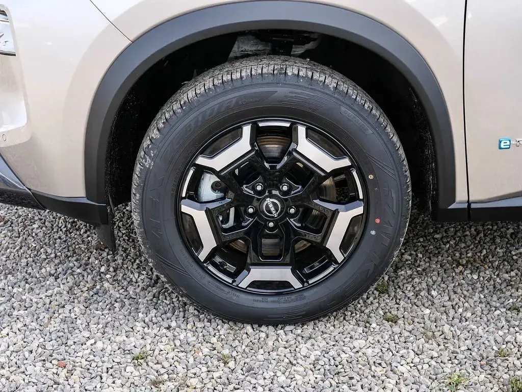 Gebraucht Nissan X-Trail 360º 204 PS (150 kW) 2026 M) (silber SUV