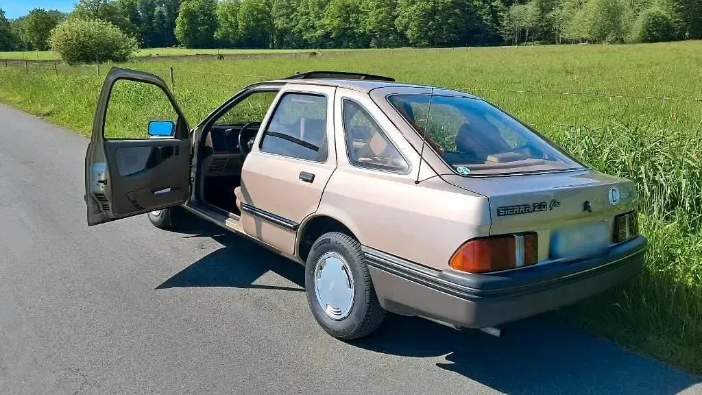 Gebraucht Ford Sierra Ghia 90 PS (66 kW) 1984 Gold Limousine