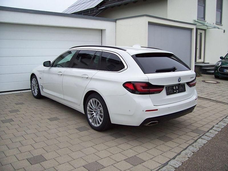 Gebraucht BMW 530e Performance 292 PS (214 kW) 2021 Weiß Limousine