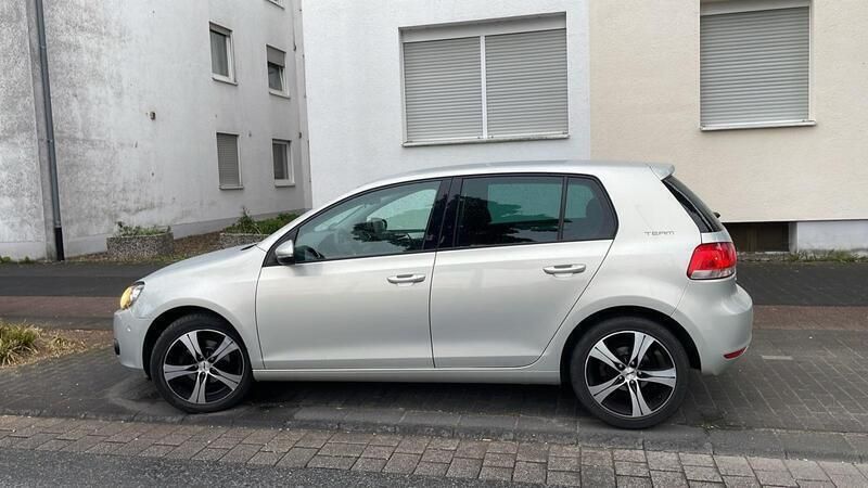 Grau Gebraucht 2010 VW Golf VI Limousine | 7.600 € (Teuer) - Bild 1/4