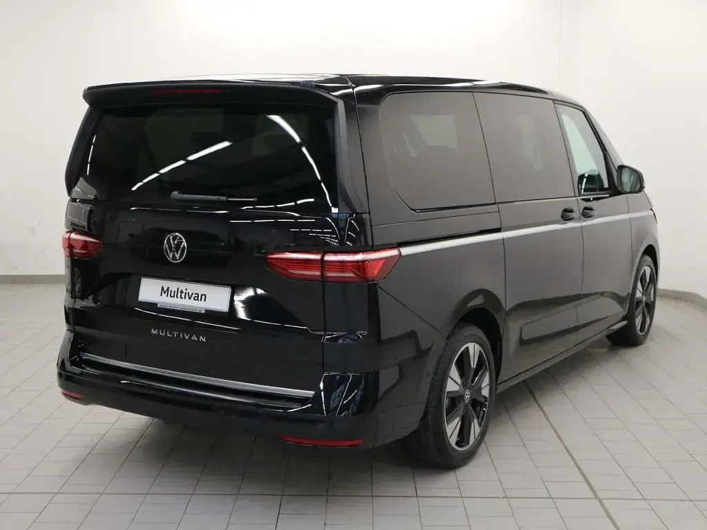 Używany VW T7 Style 150 KM (110 kW) 2025 Czarny Van