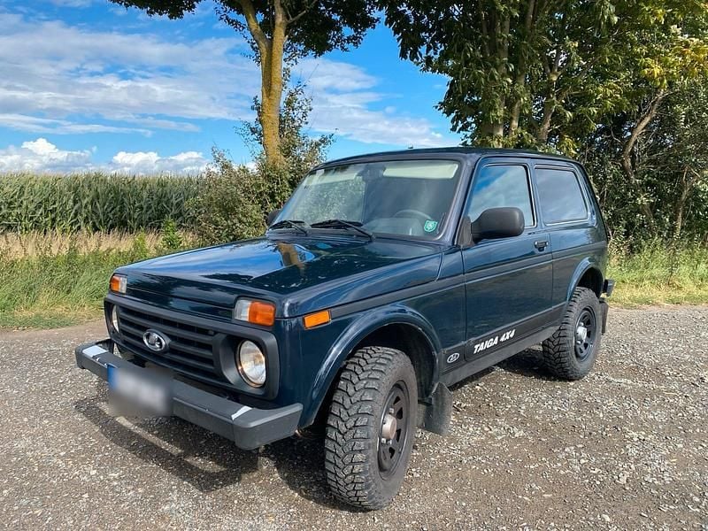 Grün Gebraucht 2016 Lada Taiga SUV | 16.500 € - Bild 1/4