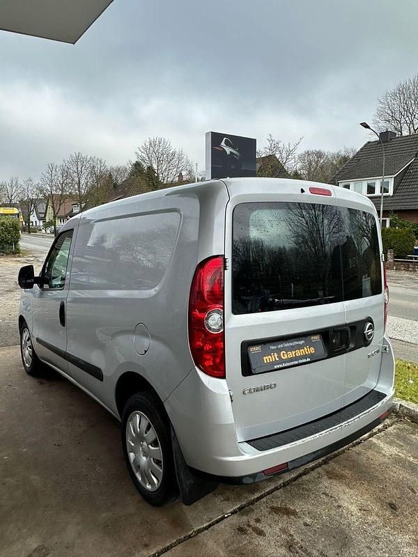 Usata Opel Combo 105 CV (77 kW) 2013 Argento Monovolume