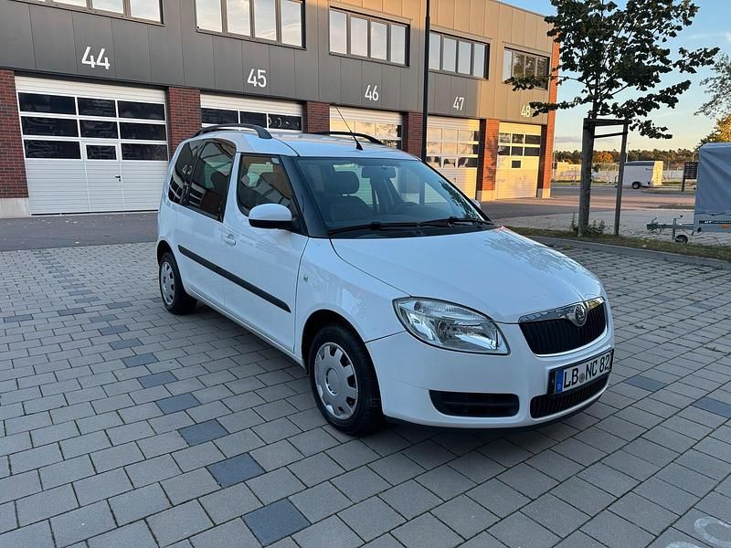 Weiß Gebraucht 2010 Skoda Roomster Kombi | 3.500 € (Guter Preis) - Bild 1/4