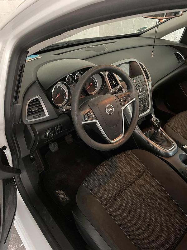 Gebraucht Opel Astra 110 PS (80 kW) 2015 Weiß Limousine