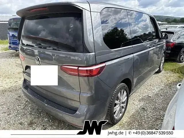 Gebraucht VW Multivan Life 136 PS (100 kW) 2022 Grau Van / Kleinbus