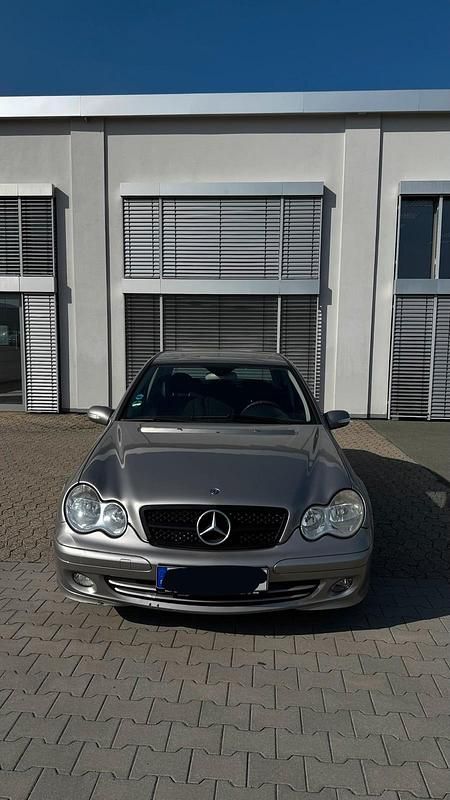 Gebraucht Mercedes C180 143 PS (105 kW) 2005 Silber Limousine