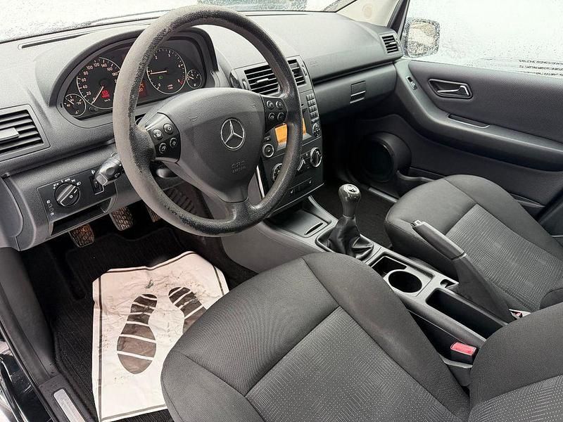 Gebraucht Mercedes A160 82 PS (60 kW) 2012 Schwarz Kleinwagen