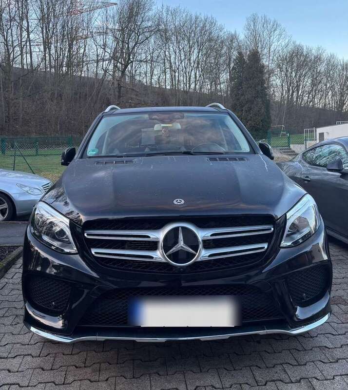 Schwarz Gebraucht 2018 Mercedes GLE500 SUV | 38.350 € (Fairer Preis) - Bild 1/4