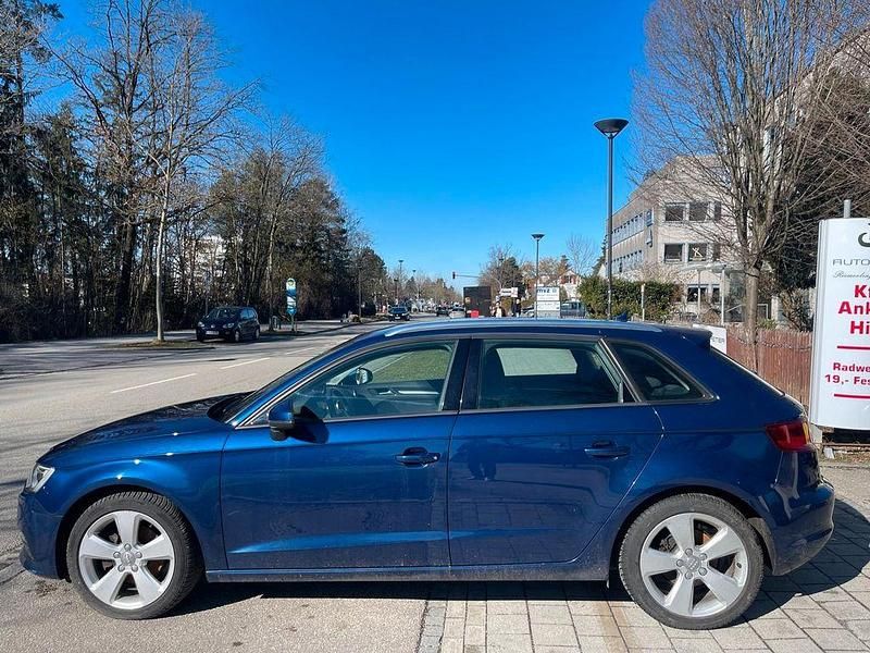 Gebraucht Audi A3 Ambition 110 PS (80 kW) 2015 Scubablau metallic Limousine