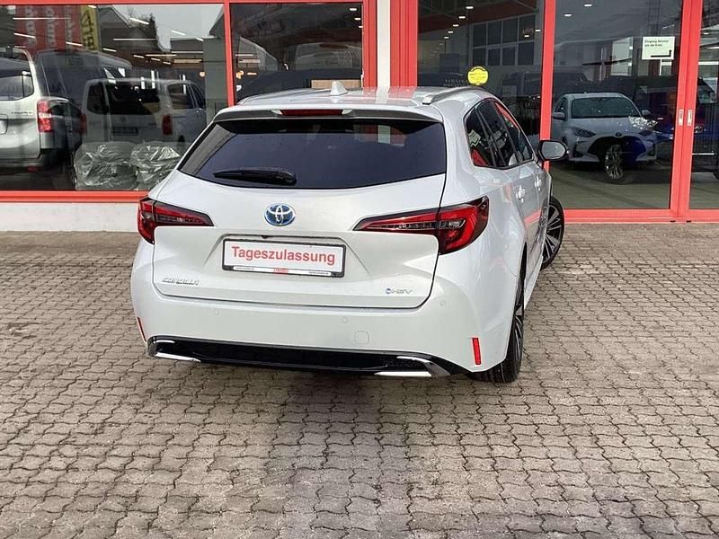 Neu Toyota Corolla 196 PS (144 kW) 2025 Ash grey metallic Kombi