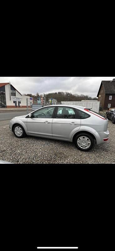Grau Gebraucht 2007 Ford Focus Limousine | 1.500 € (Fairer Preis) - Bild 1/4