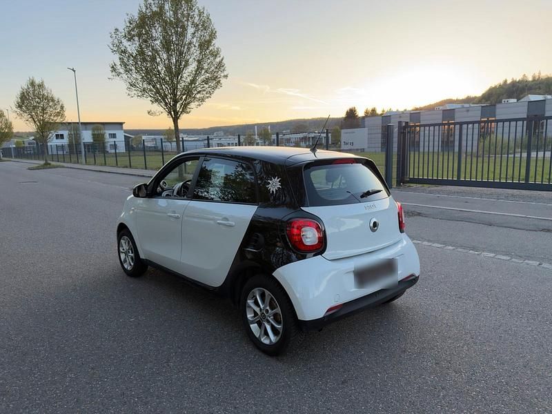 Używany Smart ForFour Prime 90 KM (66 kW) 2015 Biały Hatchback