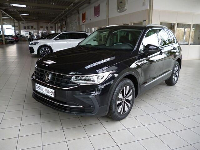 Gebraucht VW Tiguan Move 150 PS (110 kW) 2024 Schwarz SUV