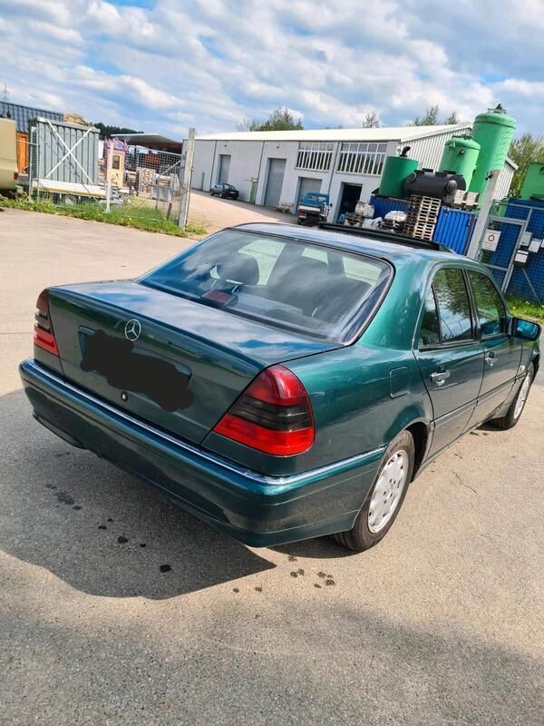 Grün Gebraucht 1999 Mercedes C200 Elegance Limousine | 2.400 € (Guter Preis) - Bild 1/4