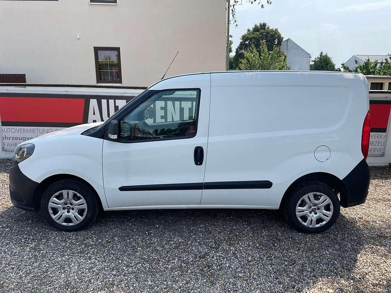 Colore esterno (weiß) Gebraucht 2019 Fiat Doblò Van / Kleinbus | 11.950 € (Fairer Preis) - Bild 1/4