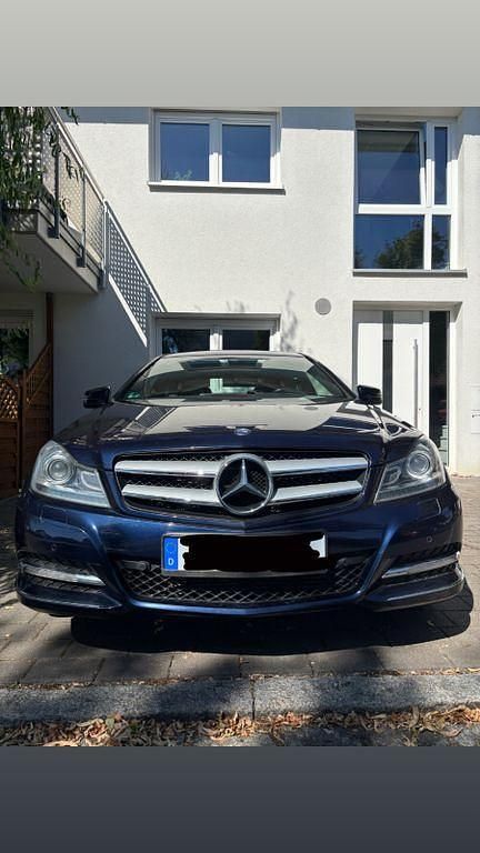 Blau Gebraucht 2014 Mercedes C250 Coupé | 16.500 € (Fairer Preis) - Bild 1/3