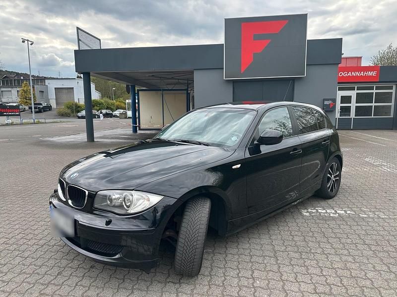 Second-hand BMW 320 143 CP (105 kW) 2010 Negru Hatchback
