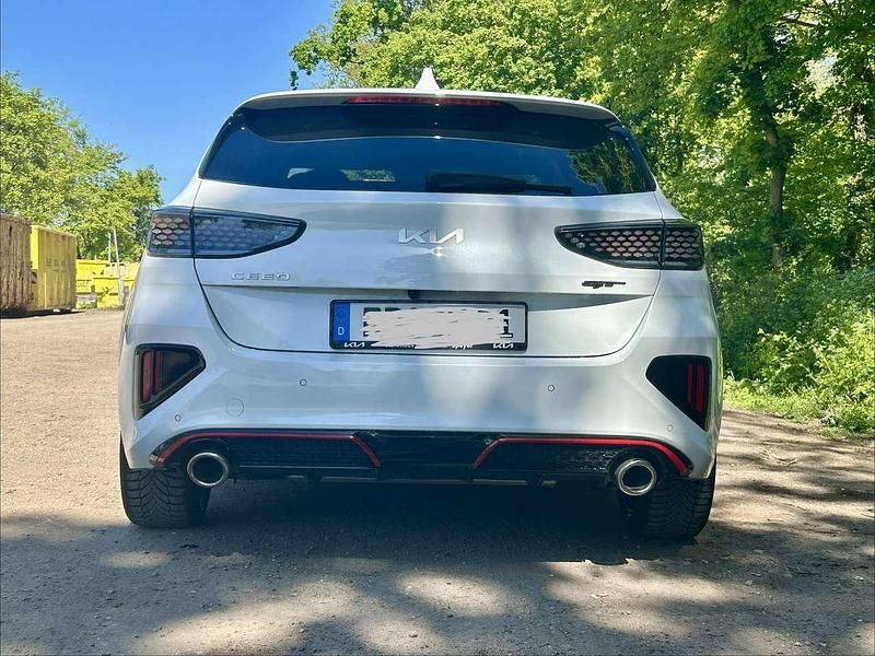 Gebraucht Kia Ceed GT GT 204 PS (150 kW) 2023 Weiß Limousine