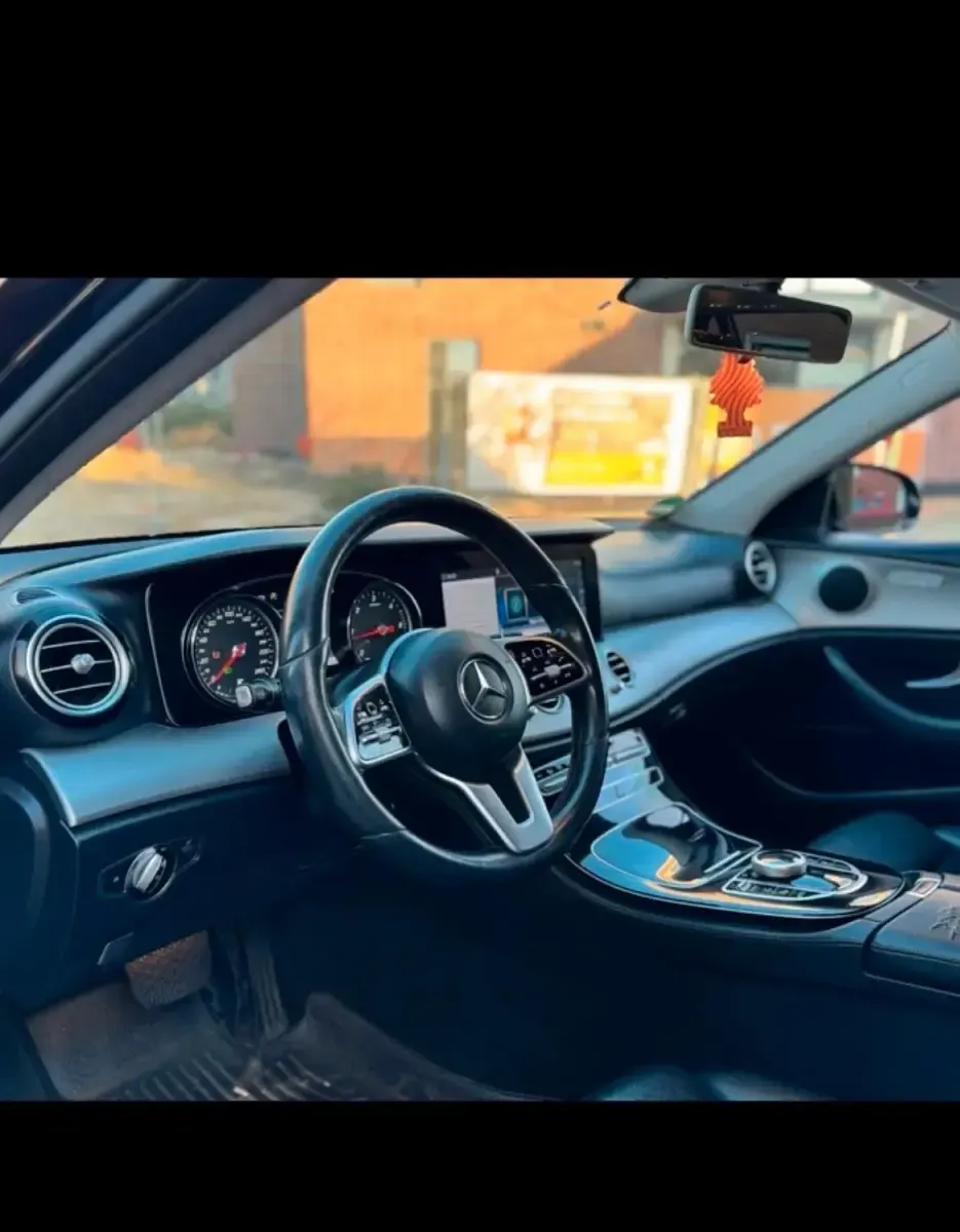 Second-hand Mercedes E200 150 CP (110 kW) 2018 Negru Berlinǎ