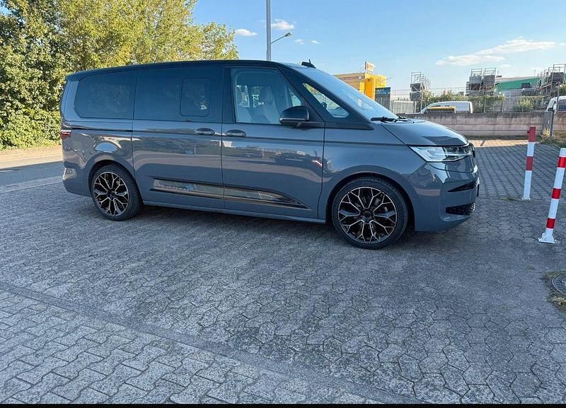 Gebraucht VW Multivan Edition 150 PS (110 kW) 2024 Grau Van