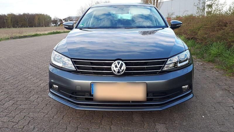 Gebraucht VW Jetta 125 PS (91 kW) 2015 Grau Limousine