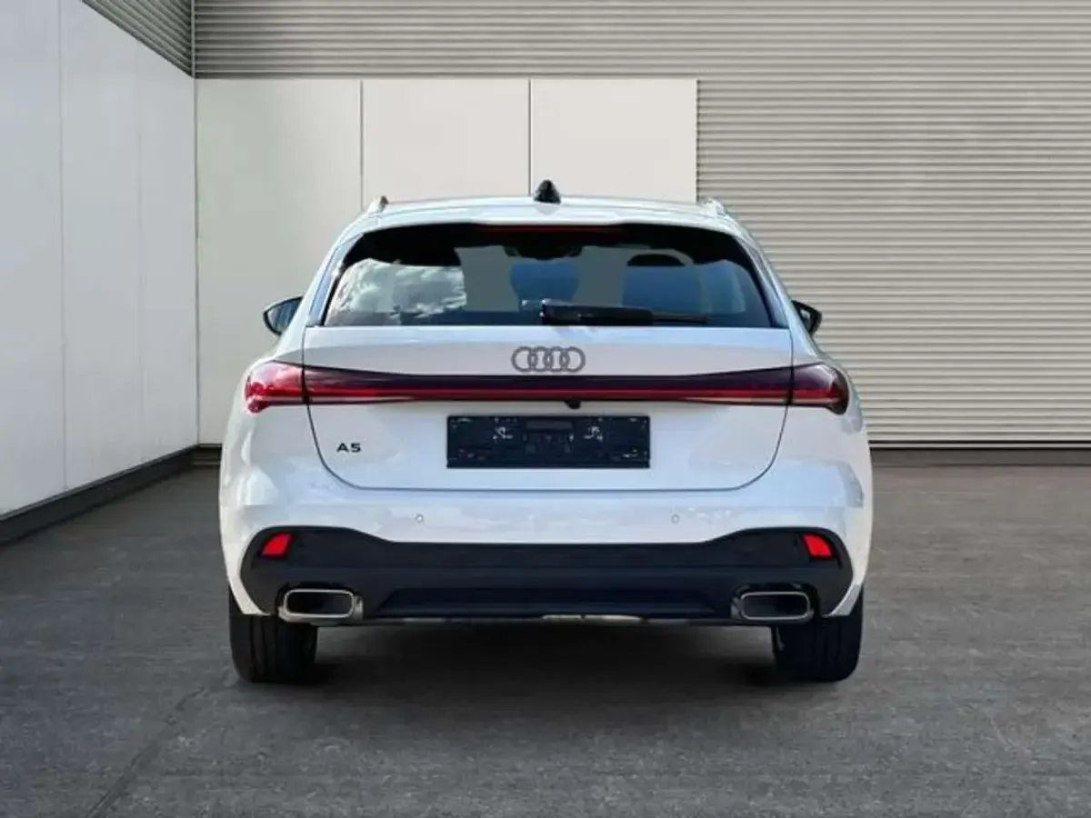 Nouă Audi A5 150 CP (110 kW) 2026 Alb Break