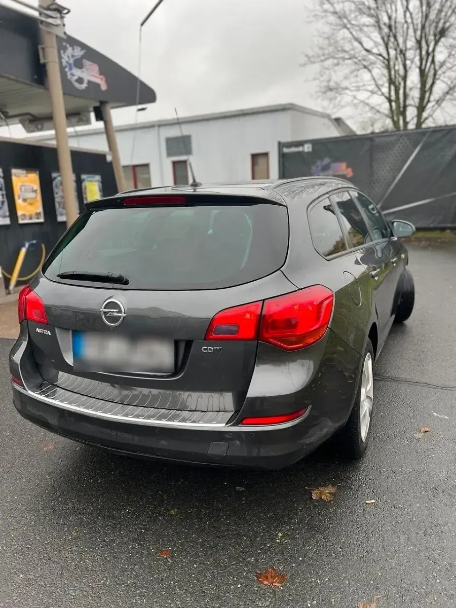 Gebraucht Opel Astra 2011 Grau Kombi