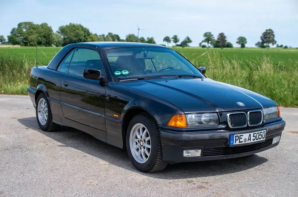 Gebraucht BMW 318 116 PS (85 kW) 1999 Schwarz Cabrio