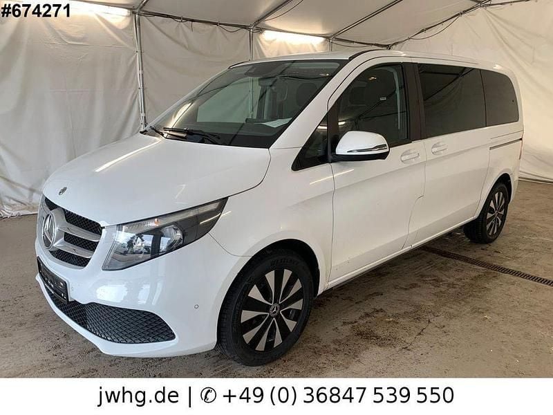 Weiß Gebraucht 2021 Mercedes V220 Van / Kleinbus | 31.450 € (Superpreis) - Bild 1/4