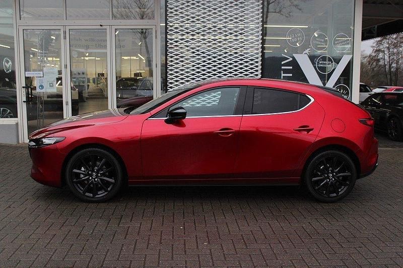 Neu Mazda 3 Homura-Line 140 PS (102 kW) 2026 Rot Limousine