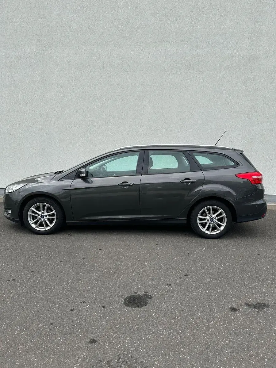 Gebraucht Ford Focus Cool & Connect 125 PS (91 kW) 2017 Grau Kombi