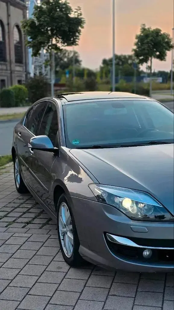 Gebraucht Renault Laguna III 110 PS (80 kW) 2011 Grau Limousine