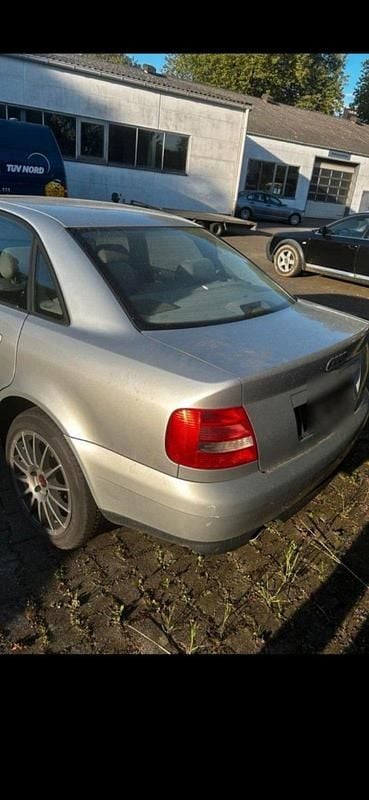 Gebraucht Audi A4 101 PS (74 kW) 1999 Silber Limousine