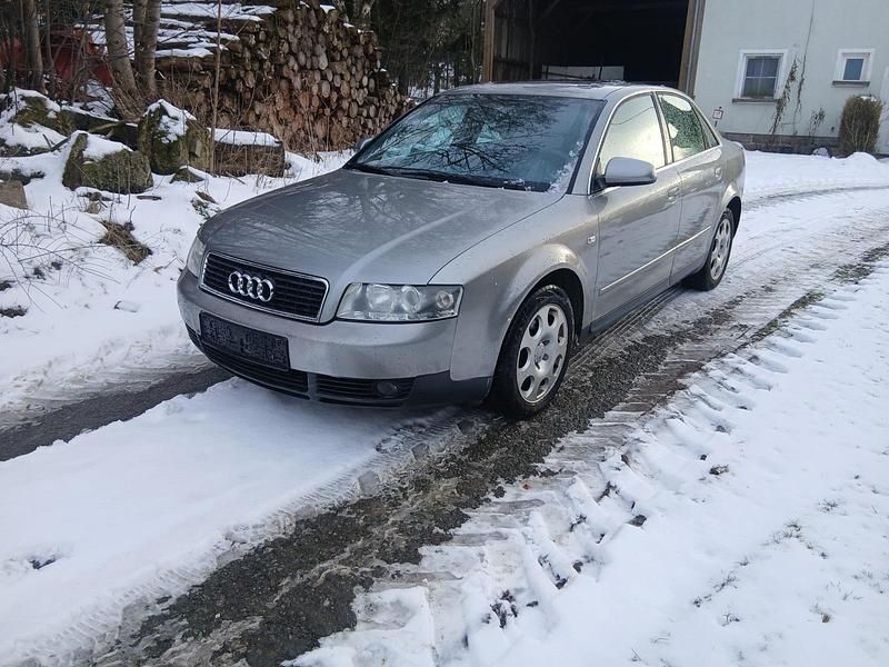 Grau Gebraucht 2003 Audi A4 Limousine | 1.450 € (Guter Preis) - Bild 1/4