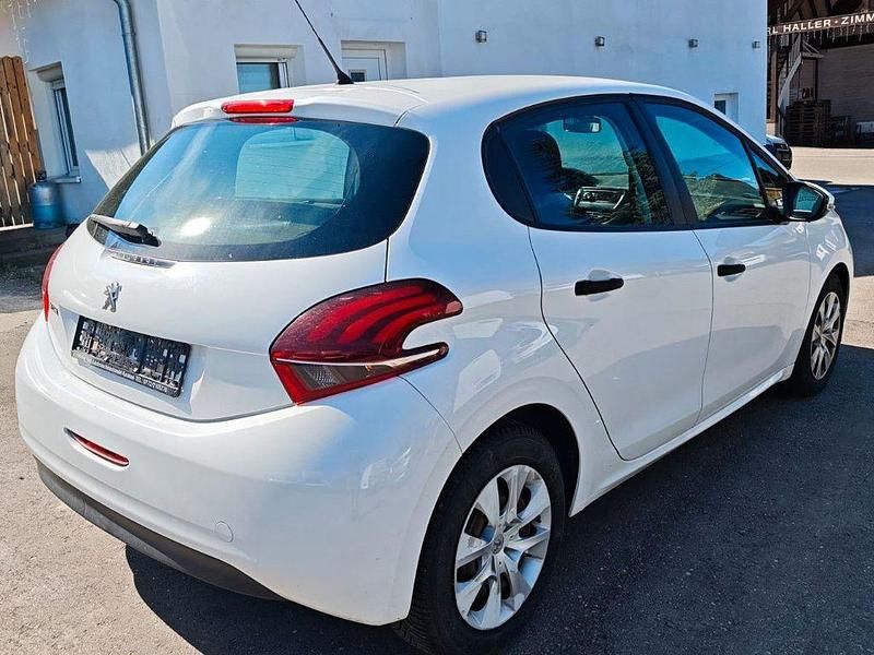 Gebraucht Peugeot 208 Style 99 PS (72 kW) 2018 Weiß Kleinwagen