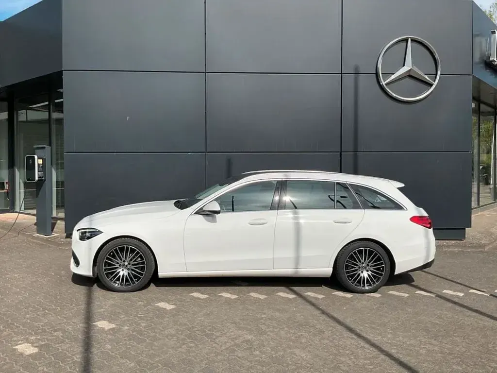 Gebraucht Mercedes C200 Avantgarde 204 PS (150 kW) 2024 Weiß Limousine