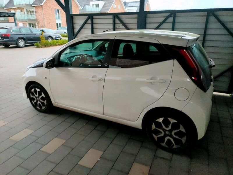Weiß Gebraucht 2020 Toyota Aygo Kleinwagen | 10.000 € (Fairer Preis) - Bild 1/4