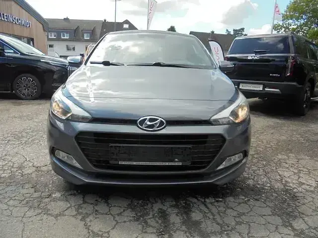 Gebraucht Hyundai i20 Passion 120 PS (88 kW) 2017 Grau Limousine