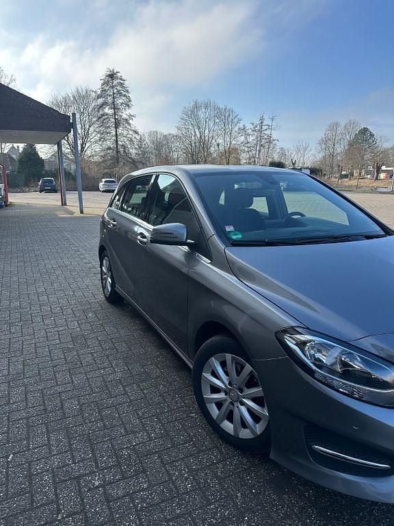 Gebraucht Mercedes B180 122 PS (89 kW) 2016 Van / Kleinbus