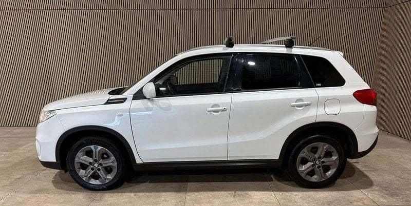 Second-hand Suzuki Vitara 120 CP (88 kW) 2017 Alb SUV