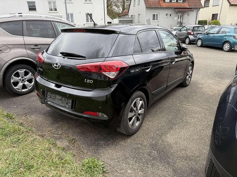 Gebraucht Hyundai i20 Style 101 PS (74 kW) 2017 Phantom black. / mic Kleinwagen
