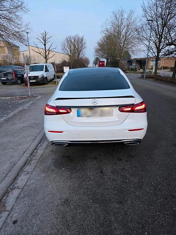 Gebraucht Mercedes E220 194 PS (142 kW) 2020 Weiß Limousine