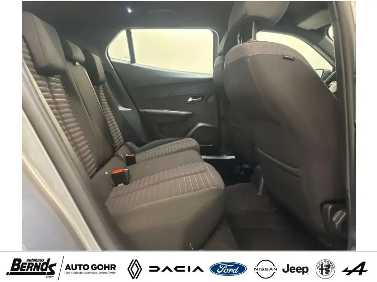 Gebraucht Peugeot 2008 Active 101 PS (74 kW) 2023 Artense silber metallic SUV