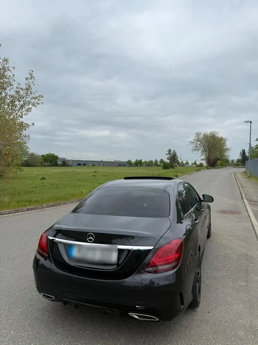 Gebraucht Mercedes C300 AMG line 245 PS (180 kW) 2019 Grau Limousine